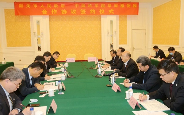 1.座谈会现场.jpg