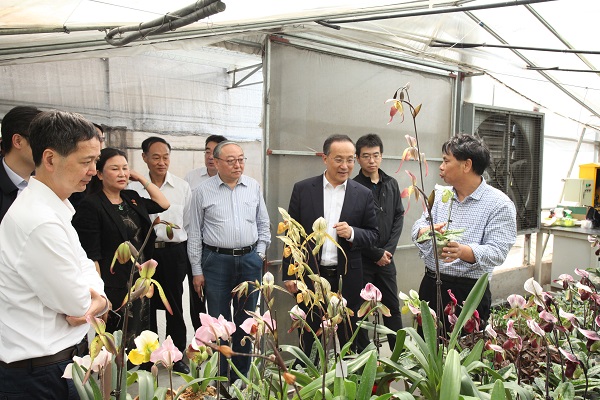 5.调研珍稀植物繁育实验基.JPG